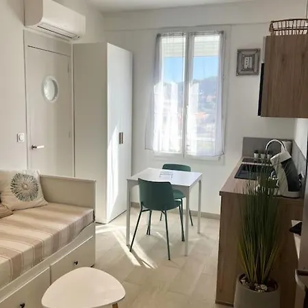 Le Calypso Les Pieds Dans L'eau 10 M La Seyne-sur-Mer