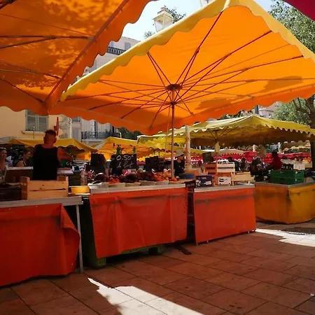 Le Calypso Les Pieds Dans L'eau 10 M La Seyne-sur-Mer